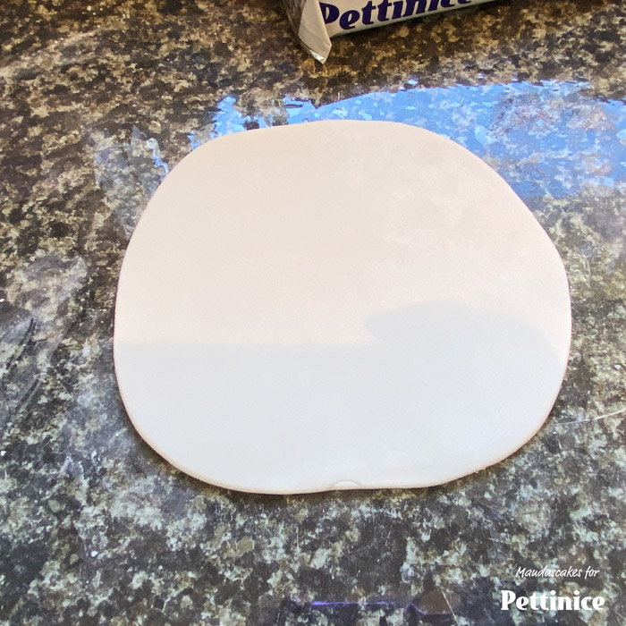 Roll out a piece of fondant big enough to cover the top of the cake.