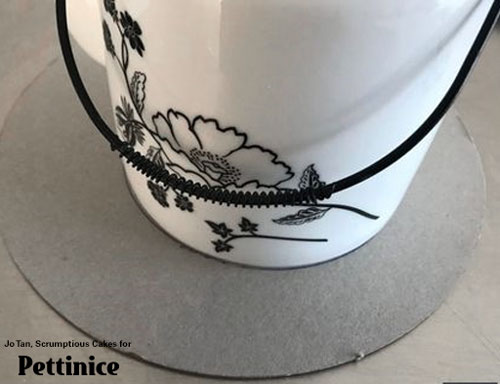 The beauty of this teapot is that is has a flat bottom so to start I traced around the bottom of it to give me my cake card size.